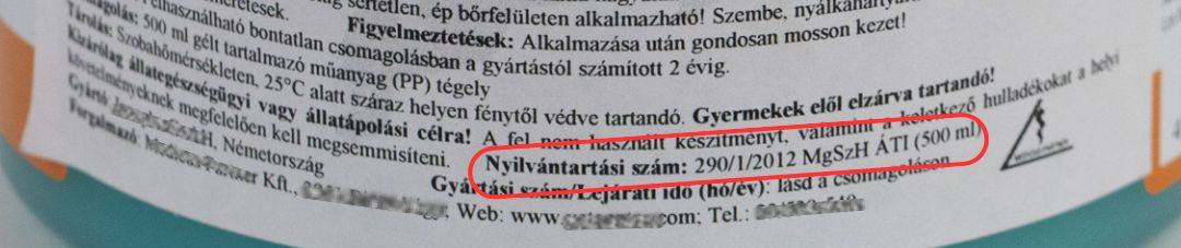 A képen egy lógyógyászati termék magyar nyelvű címkéje van, a nyilvántartási szám megjelölésével.